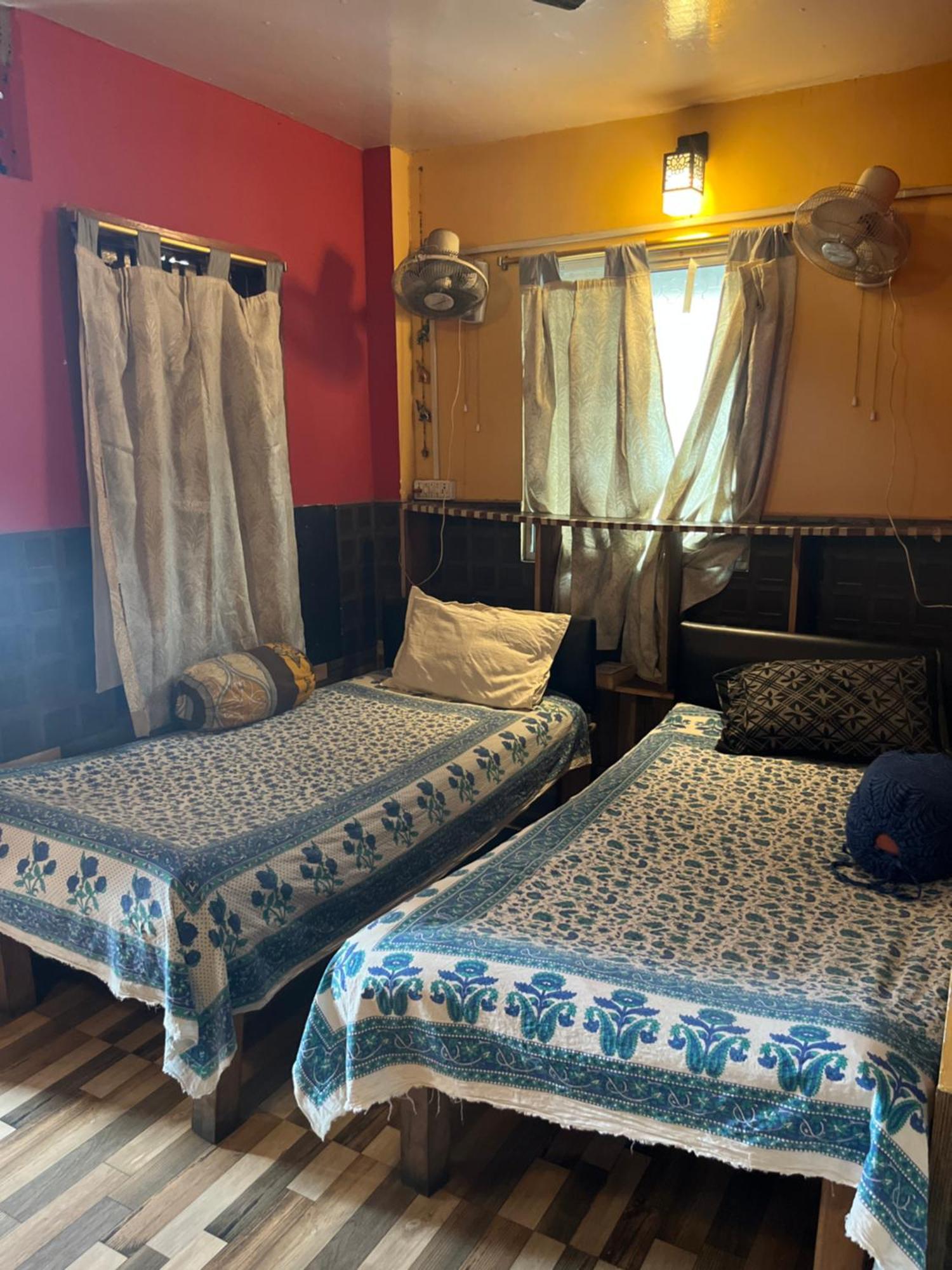 Calcutta Backpackers Homestay- For Travellers And Backpackers Exterior photo