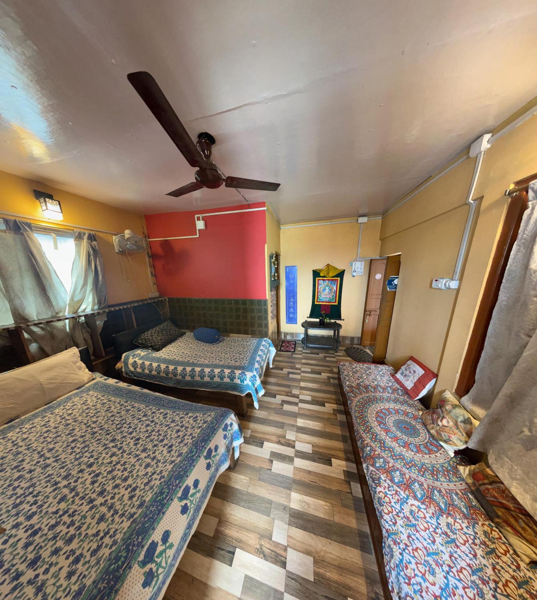 Calcutta Backpackers Homestay- For Travellers And Backpackers Exterior photo
